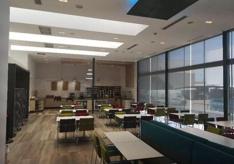 Отель Holiday Inn Express Madrid Leganes, An Ihg