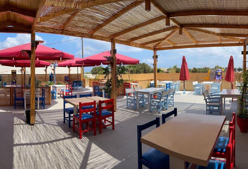 בית מלון כפרי Kaissa Beach