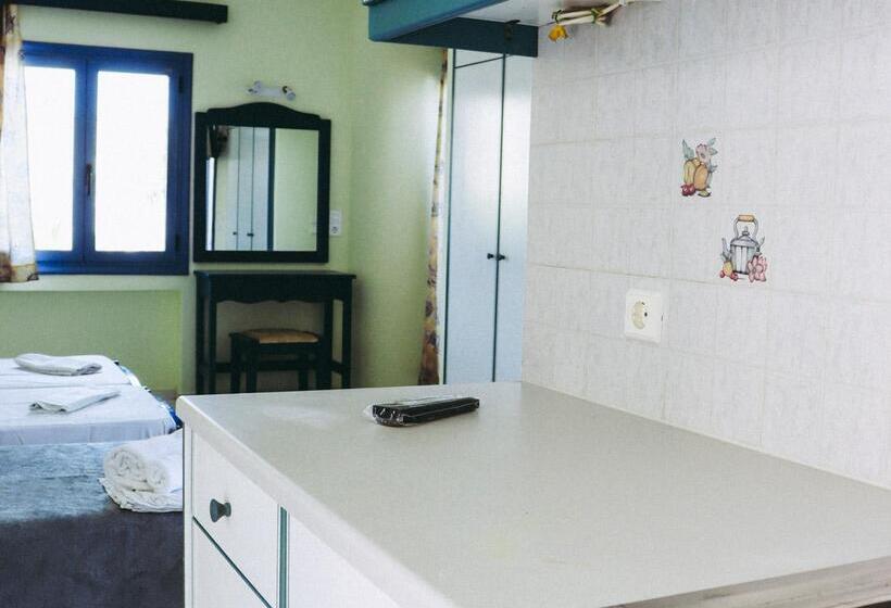 בית מלון כפרי Kaissa Beach