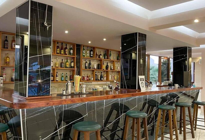 בית מלון כפרי Kaissa Beach