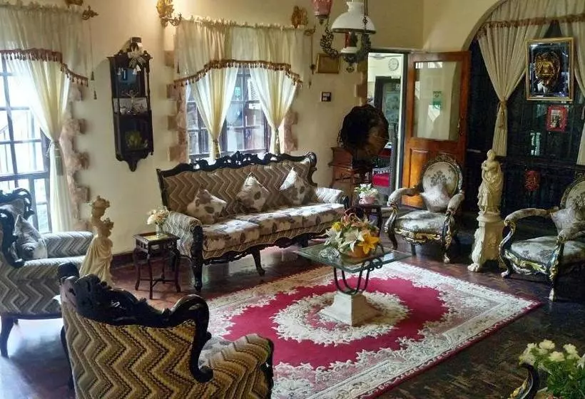 Отель Newtons Manor