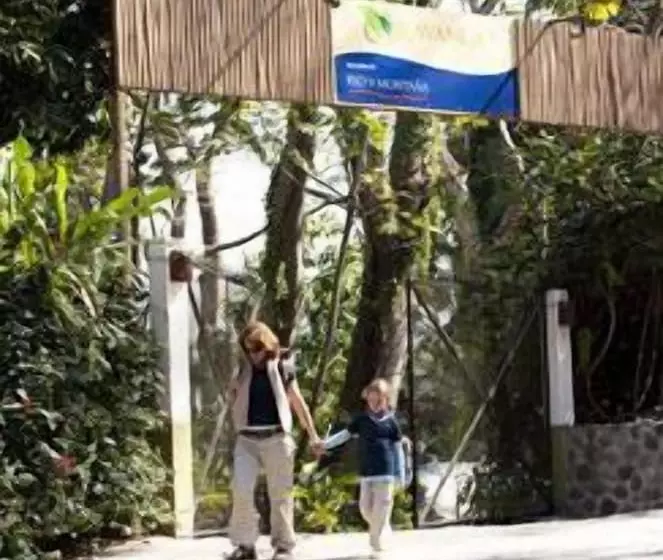 בית מלון כפרי Okavango