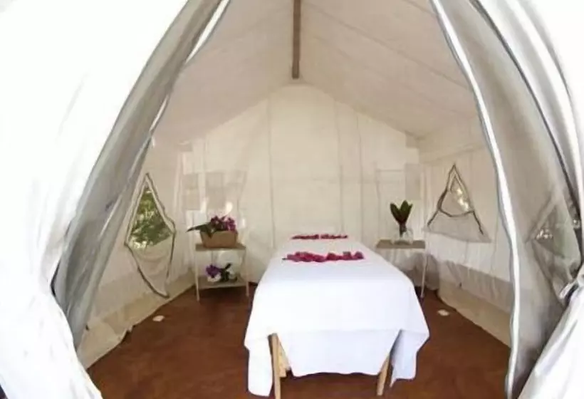 בית מלון כפרי Okavango