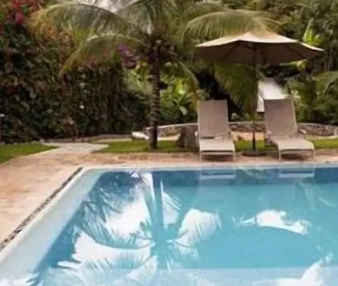 בית מלון כפרי Okavango