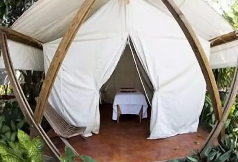 בית מלון כפרי Okavango