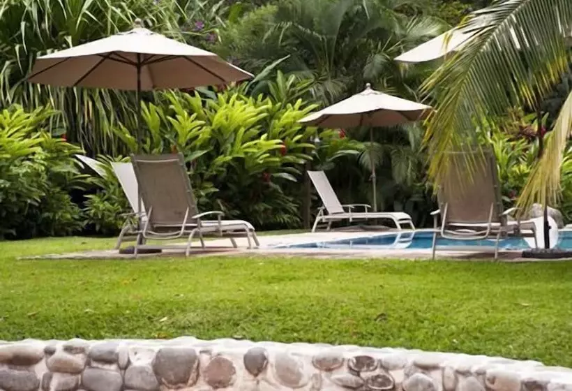 בית מלון כפרי Okavango