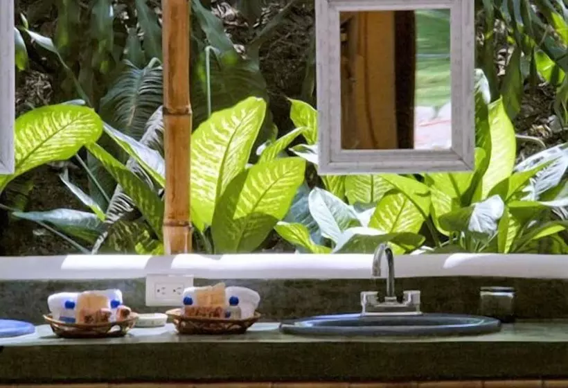 בית מלון כפרי Okavango