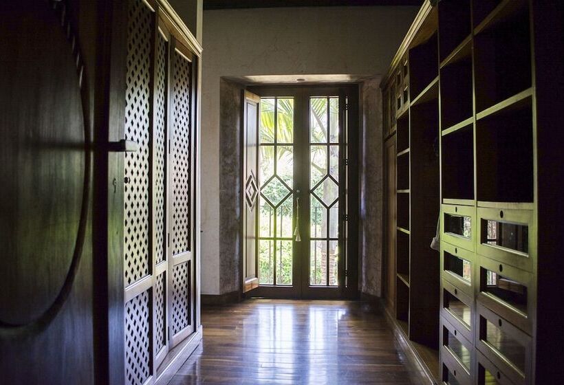 هتل Posada De Los Leones