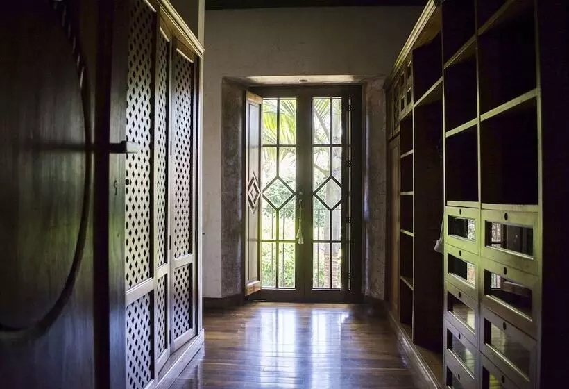 هتل Posada De Los Leones