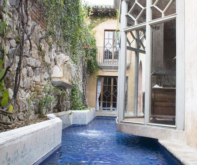 هتل Posada De Los Leones