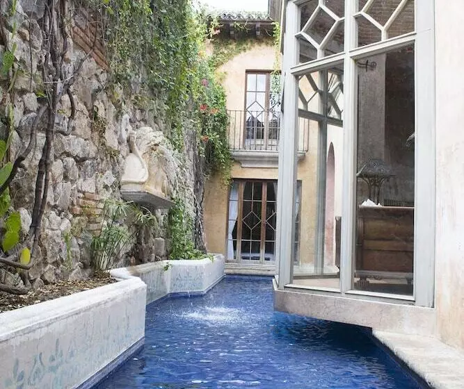 هتل Posada De Los Leones