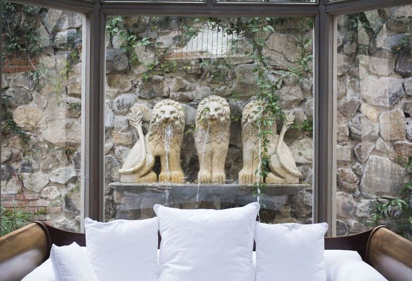 هتل Posada De Los Leones