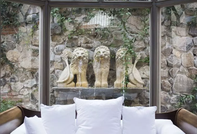 هتل Posada De Los Leones