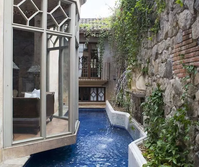 هتل Posada De Los Leones