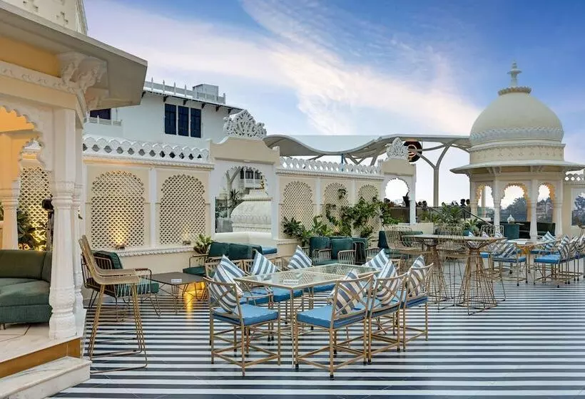 ホテル Swaroop Vilas Lake Facing Boutique