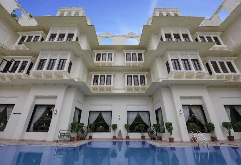 ホテル Swaroop Vilas Lake Facing Boutique