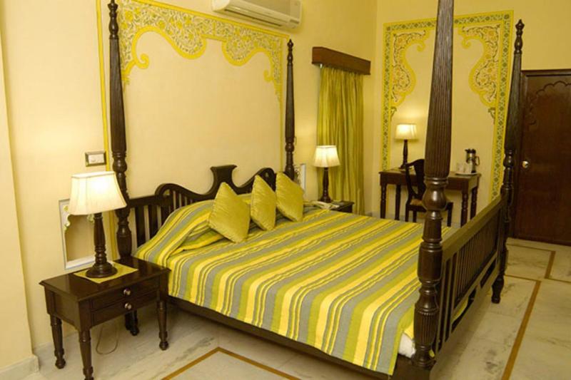 בית מלון כפרי Swaroop Vilas  Lake Facing Boutique