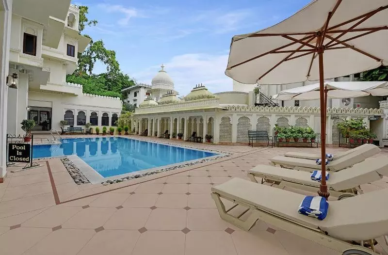 ホテル Swaroop Vilas Lake Facing Boutique