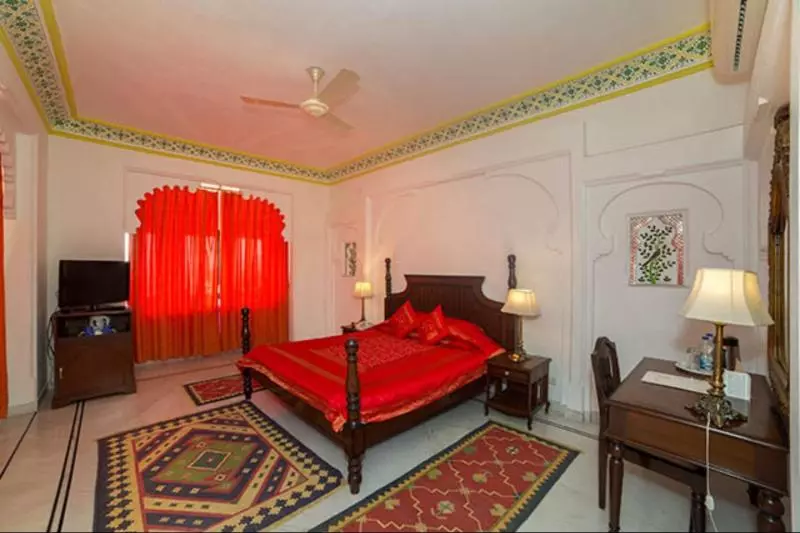 ホテル Swaroop Vilas Lake Facing Boutique