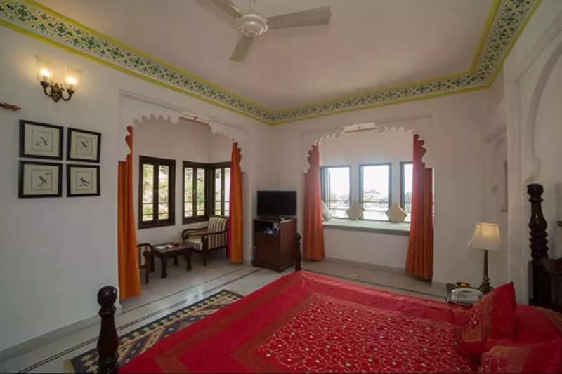 ホテル Swaroop Vilas Lake Facing Boutique