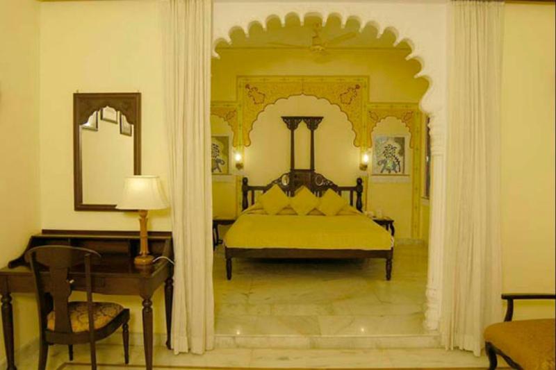 בית מלון כפרי Swaroop Vilas  Lake Facing Boutique