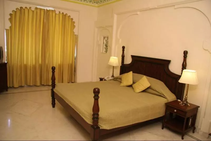 ホテル Swaroop Vilas Lake Facing Boutique