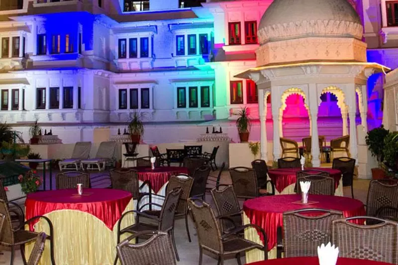 ホテル Swaroop Vilas Lake Facing Boutique