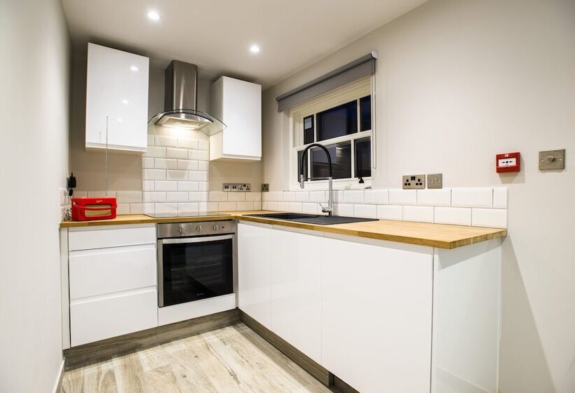 בית מלון כפרי The Lodge Duxford