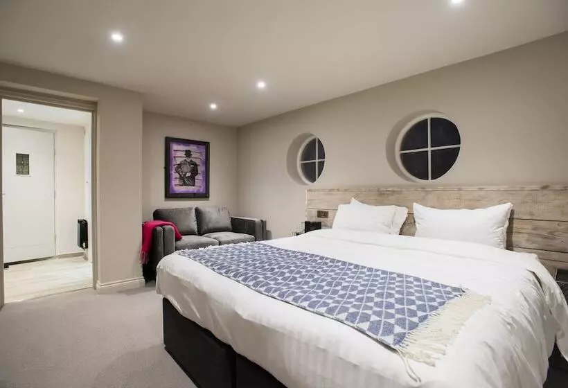 호텔 The Lodge Duxford