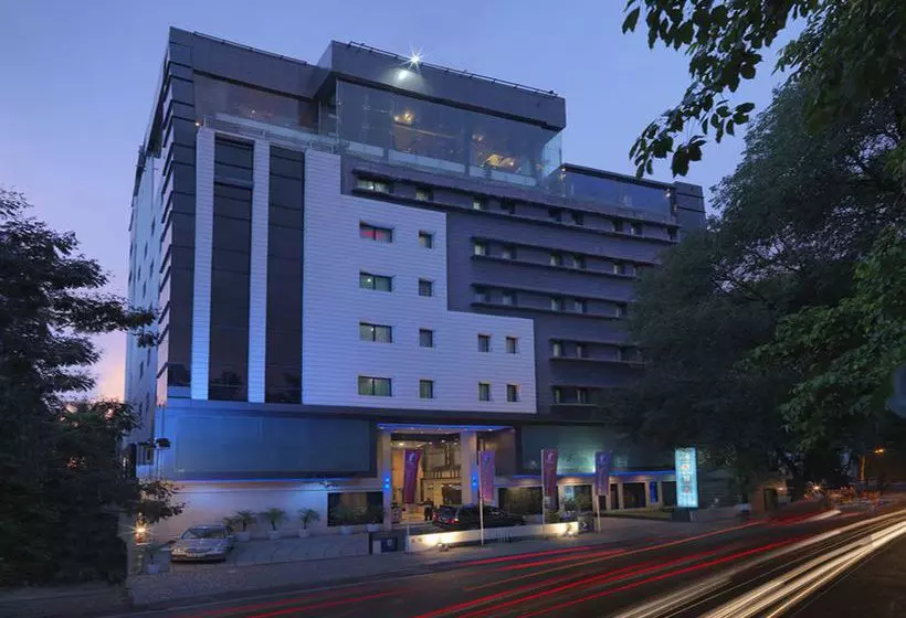 Отель The Solitaire