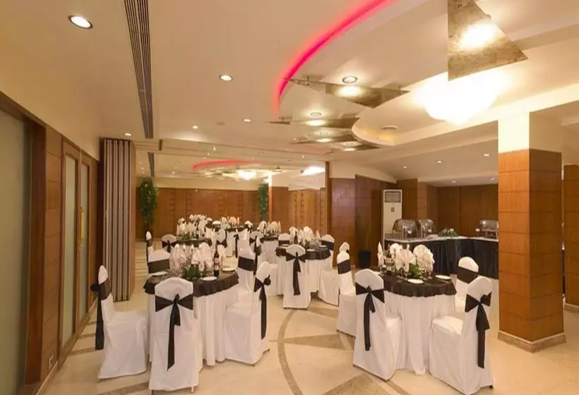 Отель The Solitaire