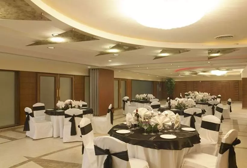 Отель The Solitaire