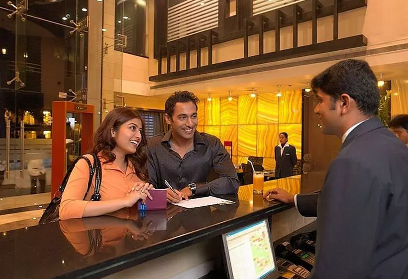 Отель The Solitaire