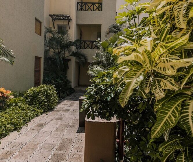 Zafiro Beach Boutique Resort