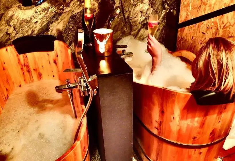 Aamiaismajoitus (B&B) Barotel   Bed & Dinner