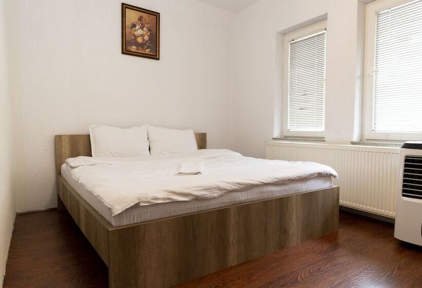 تختخواب و صبحانه Park