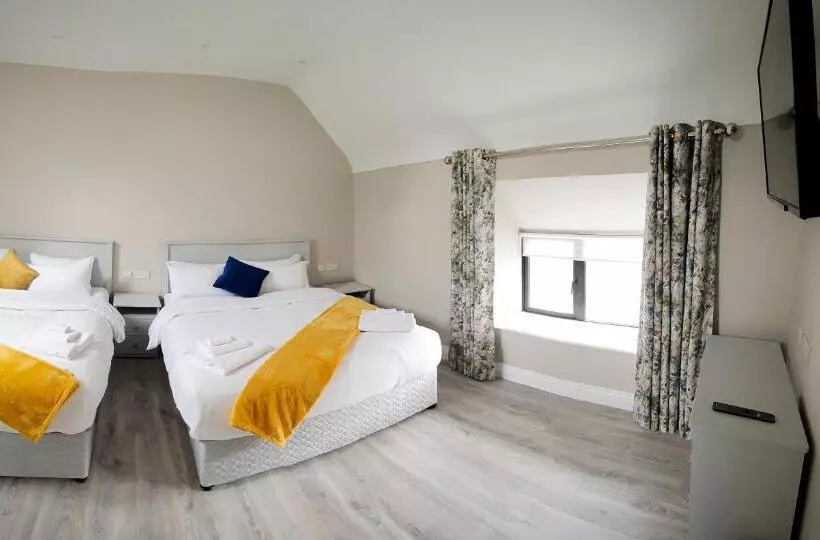 ベッドアンドブレックファースト The Leitrim Inn And Blueway Lodge