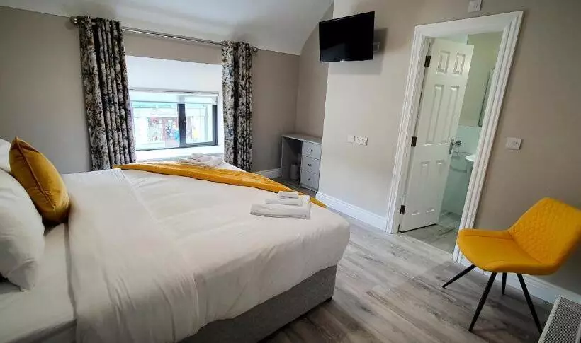 ベッドアンドブレックファースト The Leitrim Inn And Blueway Lodge