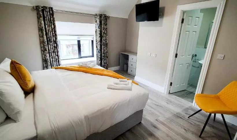 ベッドアンドブレックファースト The Leitrim Inn And Blueway Lodge