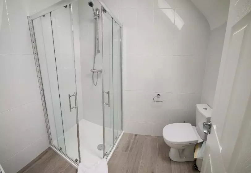 ベッドアンドブレックファースト The Leitrim Inn And Blueway Lodge