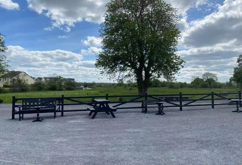 ベッドアンドブレックファースト The Leitrim Inn And Blueway Lodge