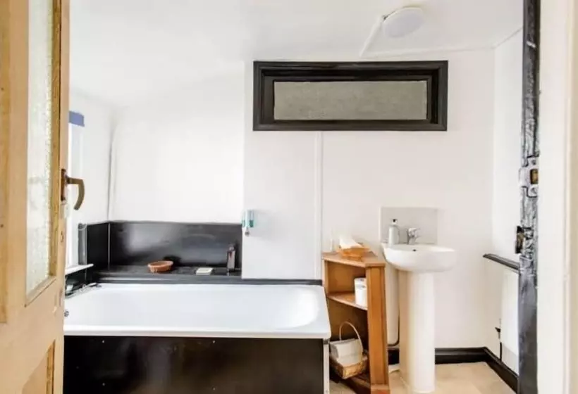 Aamiaismajoitus (B&B) The Tree Inn