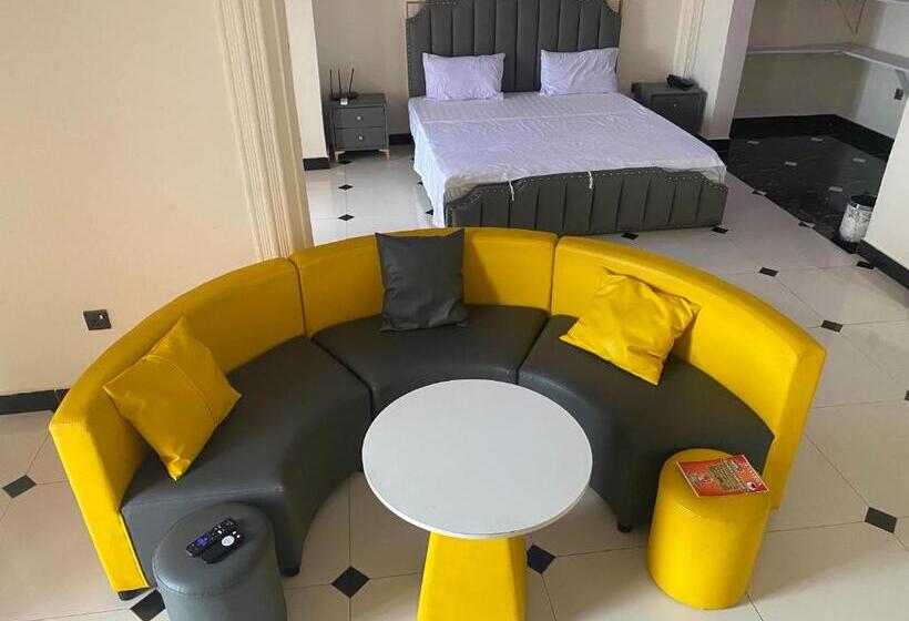 پانسیون Jennabwa Lodge And Restaurant