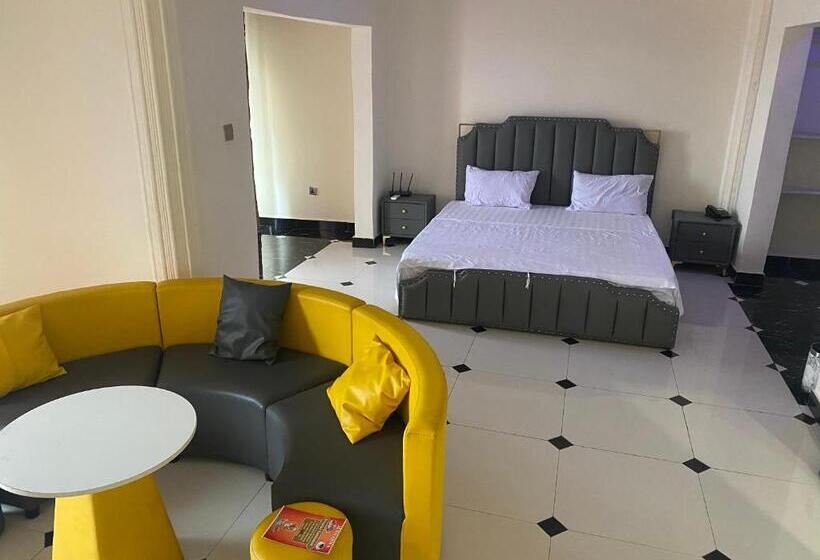 پانسیون Jennabwa Lodge And Restaurant