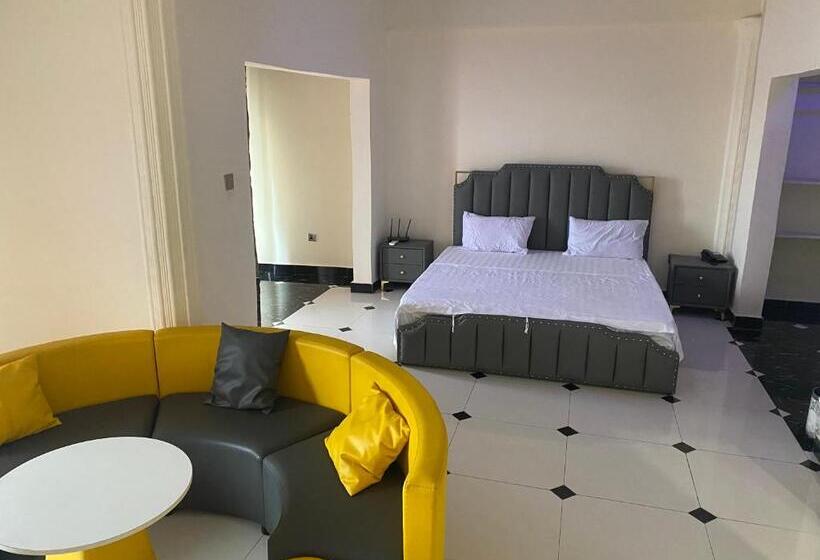 پانسیون Jennabwa Lodge And Restaurant