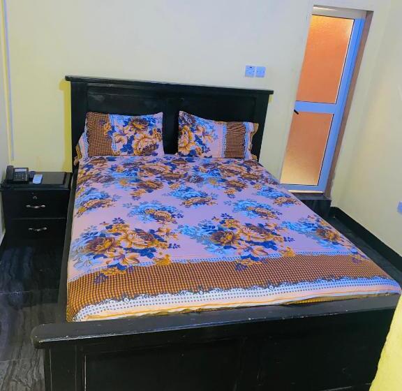 پانسیون Jennabwa Lodge And Restaurant