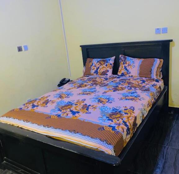 پانسیون Jennabwa Lodge And Restaurant