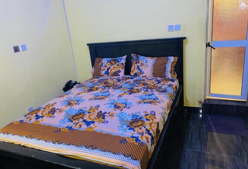 پانسیون Jennabwa Lodge And Restaurant