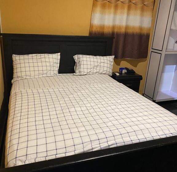 پانسیون Jennabwa Lodge And Restaurant