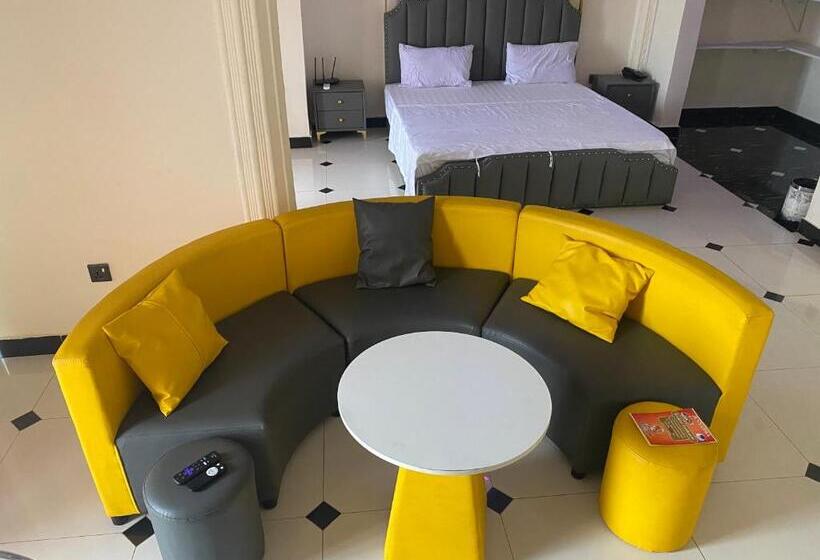 پانسیون Jennabwa Lodge And Restaurant